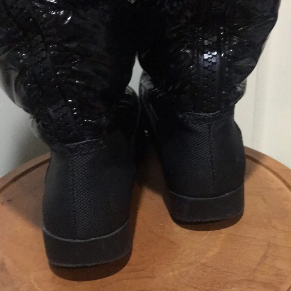 Like New!Steve Madden-Madden Girl Iggloo Puffer Tall Boots patent leather look 8